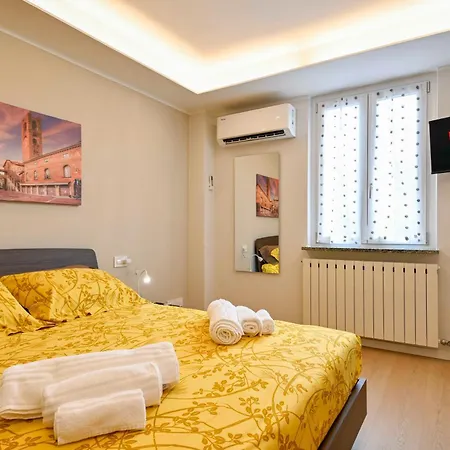 Bilocale Chic 3, 10 Min Aeroporto Milano-bergamo, Aria Condizionata E Doccia Idromassaggio דירה *